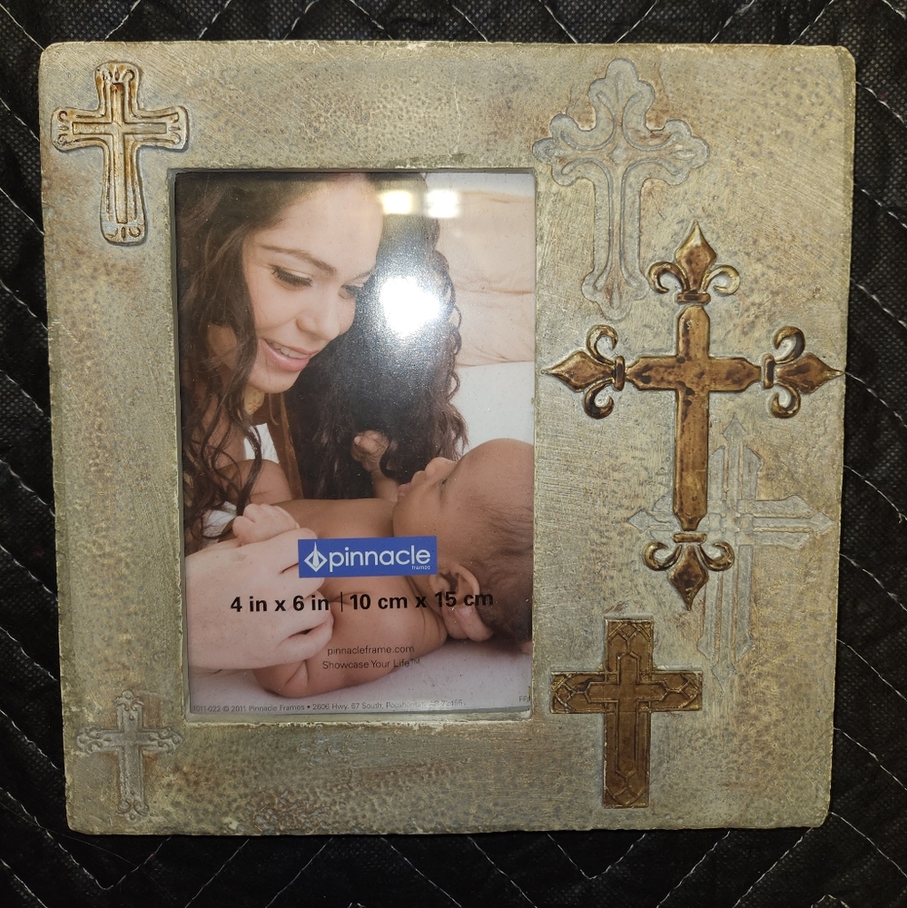 Cross picture frame